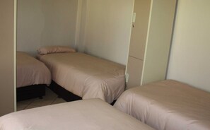 A bedroom with two single beds and a wardrobe. - Room-old Farmhouse for 3 in Limpopo Prov (Lephalale)