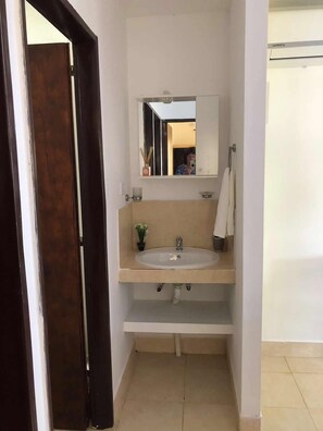 Appartement, 2 slaapkamers, roken, balkon | Badkamervoorzieningen | Een douche