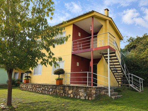 Cabaña del Sol Upper Floor 2 Bedroom Cabin for 6 Guests