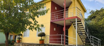 Cabaña del Sol Upper Floor 2 Bedroom Cabin for 6 Guests