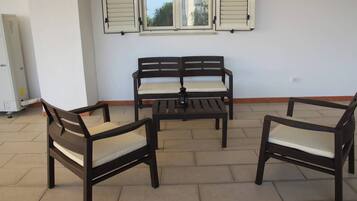 Room, 1 Bedroom, Smoking, Terrace | Ruang Istirahat