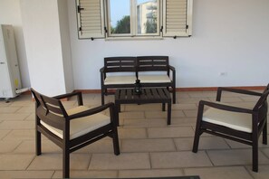 Rum - 1 sovrum - rökare - terrass | Lounge