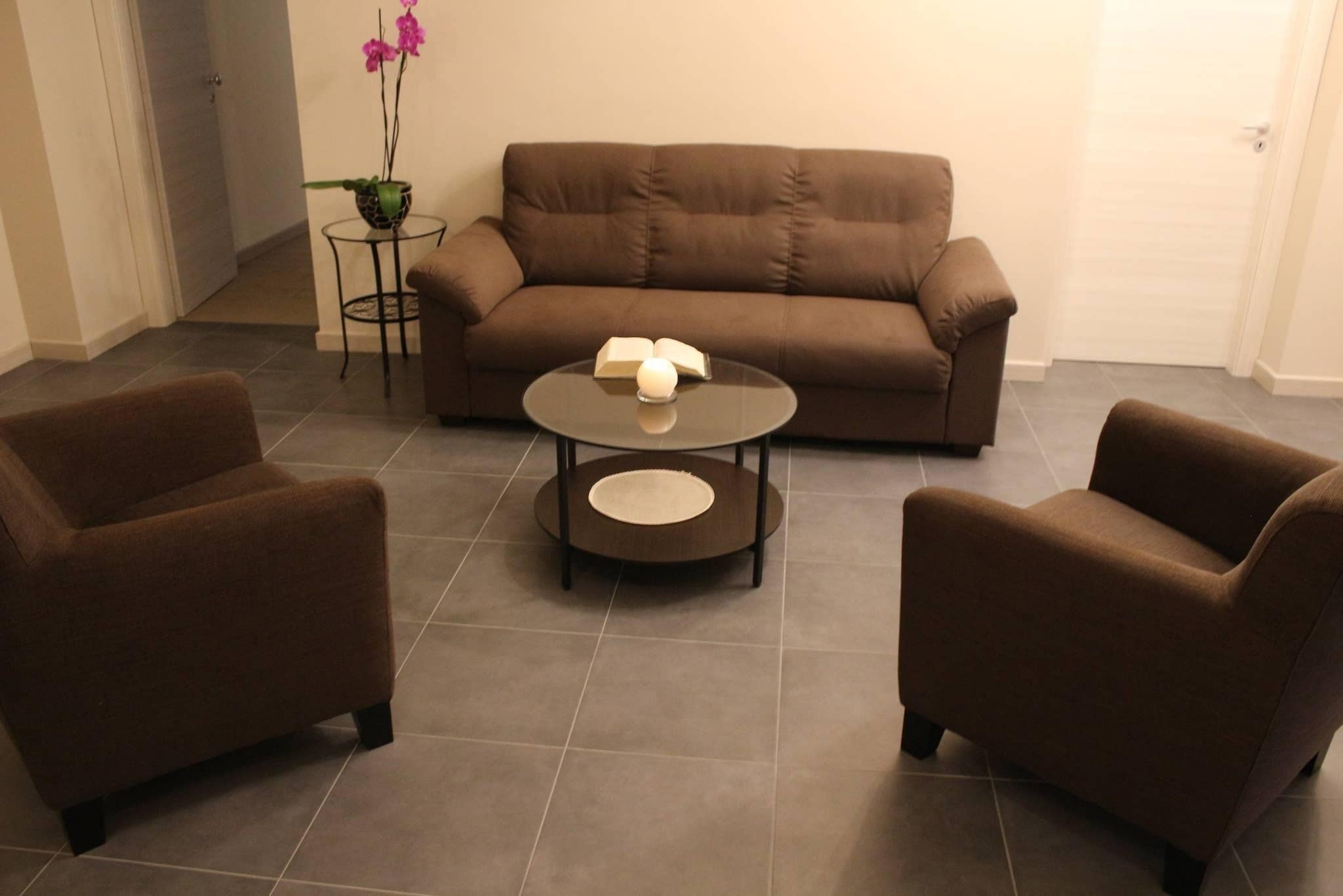 Zimmer, 1 Schlafzimmer, Raucher, Terrasse | Wohnbereich | Bücher