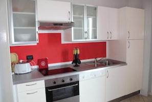 Apartment, 2 Bedrooms, Private Pool, Garden View | Private kitchen
