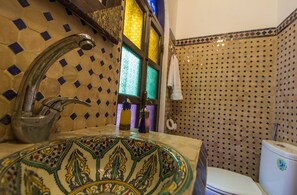 Kamar, 1 kamar tidur, Boleh Merokok, patio | Kamar mandi | Bathtub dan sampo