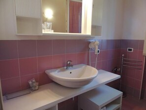 Apartment, 2 Bedrooms, Private Pool, Garden View | Bathroom - Villa Rosa - Penthouse 2 (Moniga del Garda)