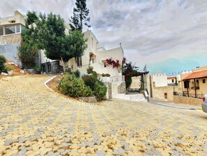 Apartment, 1 Bedroom, Balcony, Garden View | Parking | Free self-parking