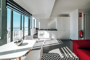 Apartment, 1 Bedroom, Smoking, Balcony | Dining