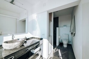 Apartment, 1 Bedroom, Smoking, Balcony | Bathroom