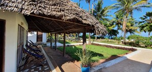 Chambre, 2 chambres, balcon | Bar (sur place)