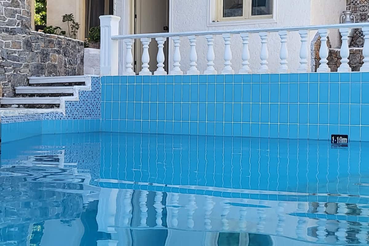 Departamento, 1 habitación, para fumadores, balcón | Alberca | Alberca al aire libre