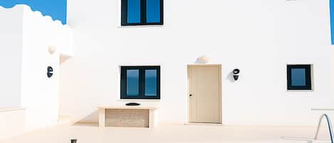 Departamento, 2 habitaciones, para fumadores, balcón | Alberca | Alberca al aire libre