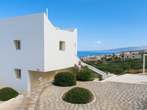 Apartment, 2 Bedrooms, Smoking, Balcony | Exterior