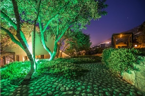Apartment, 2 Bedrooms, Smoking, Balcony | Garden