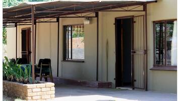 ุงูู
ูุดุฃุฉ ู
ู ุงูุฎุงุฑุฌ