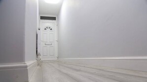 Unclassified image, 2 of 24, button - Room in House - A A Guest Room7 (London)