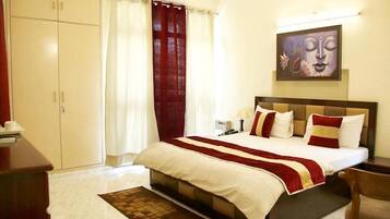 Room, 1 Bedroom, Accessible, Smoking | Living area