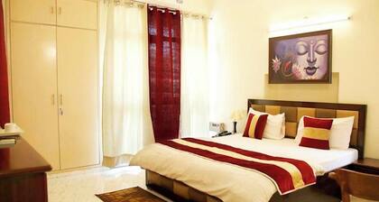 Room in Guest Room - Maplewood Guest House, Neeti Bagh, New Delhiit is a Boutiqu Guest House - Room 4