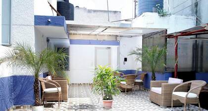 Room in Guest Room - Maplewood Guest House, Neeti Bagh, New Delhiit is a Boutiqu Guest House - Room 4