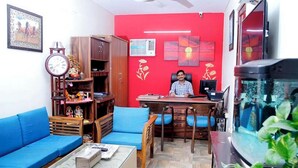 Interior - Room-maplewood Guest House, Neeti Bagh, (New Delhi)