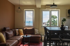 Apartment, 1 Bedroom, Smoking, Garden View | Interior