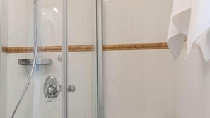 Appartement, 1 chambre, fumeurs, vue jardin | Salle de bain | Shampoing