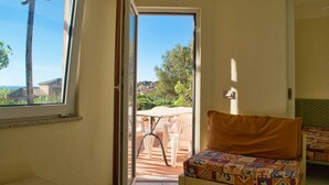 Living area - Cottage-apartment With Stunning Sunsets To Watch From Your Terrace (Trinità d'Agultu e Vignola)