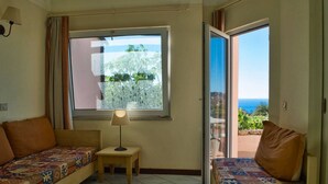 Living area - Cottage-apartment With Stunning Sunsets To Watch From Your Terrace (Trinità d'Agultu e Vignola)