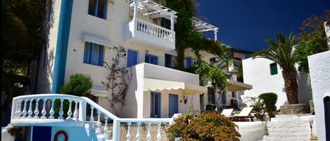 Studio, 1 Bedroom, Smoking, Balcony | Front of property