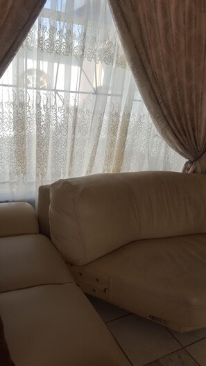 共同ドミトリー 4 ベッドルーム 喫煙可 テラス | リビングルーム