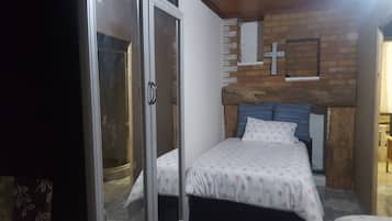 Dormitorio compartido, 4 habitaciones, fumadores, terraza | 4 dormitorios
