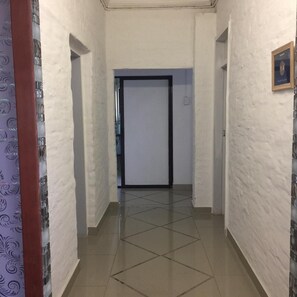 共同ドミトリー 4 ベッドルーム 喫煙可 テラス | フロアマップ