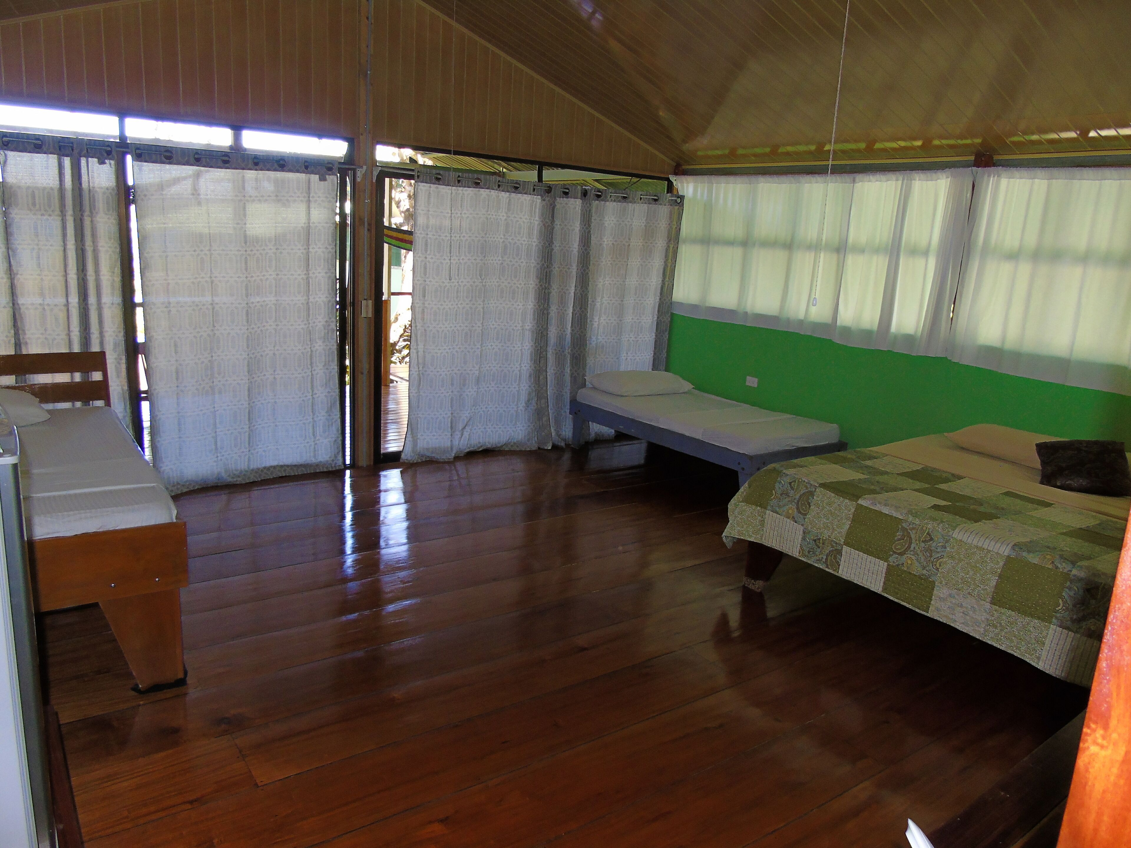 1 bedroom, bed sheets
