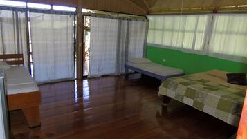 1 bedroom, bed sheets