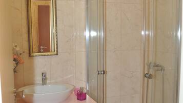 Room, 1 Bedroom, Accessible, Smoking | Bathroom