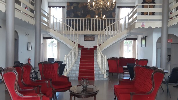 Lobby - Palais Otentik Restaurant n Hotel at Pointe aux Cannonier is Well Situated (Grand-Baie)