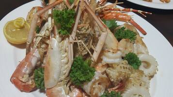 Thức ăn và đồ uống