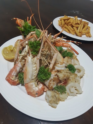 Food and drink - Palais Otentik Restaurant n Hotel at Pointe aux Cannonier is Well Situated (Grand-Baie)