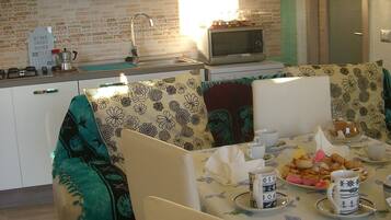 Shared Dormitory, 1 Bedroom, Accessible, Smoking | Living area