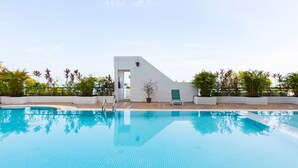 Outdoor pool - Sea Breeze Nice Hill View Nice Fitted Disinfected (George Town)