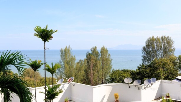 Property grounds - Sea Breeze Nice Hill View Nice Fitted Disinfected (George Town)
