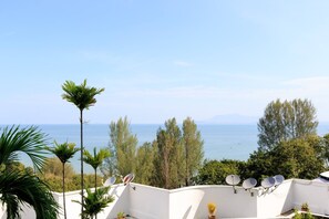 Property grounds - Sea Breeze Nice Hill View Nice Fitted Disinfected (George Town)