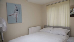 Room, 1 Bedroom, City View - Room in House - Aa Guest Room2 (London)