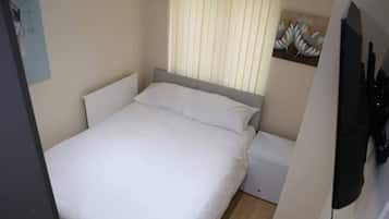Zimmer, 1 Schlafzimmer, Stadtblick | 1 Schlafzimmer, Bettwäsche