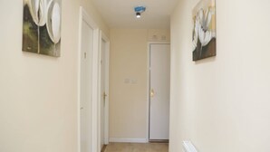 Room, 1 Bedroom, City View | Floor plan - Room in House - Aa Guest Room2 (London)