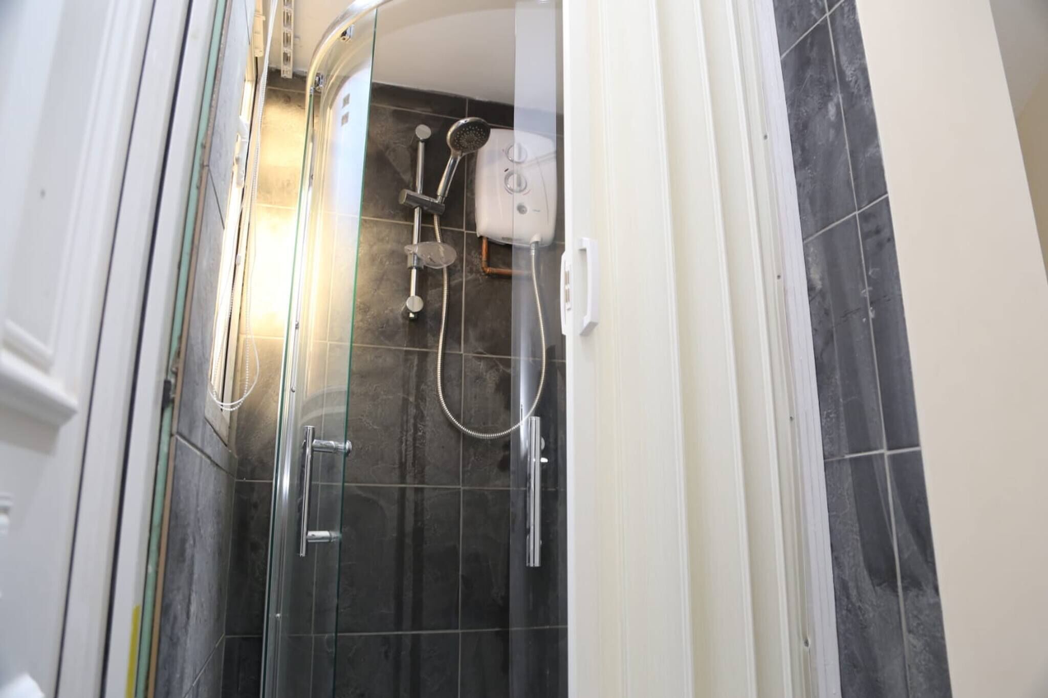 Room, 1 Bedroom, City View | Bathroom shower