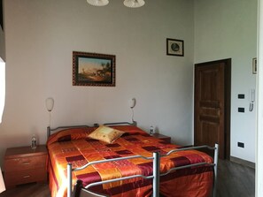 Rom, 1 soverom, balkong, bassengutsikt | 1 soverom og sengetøy