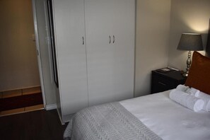 1 bedroom, iron/ironing board - Soeteweide North Bb (George)
