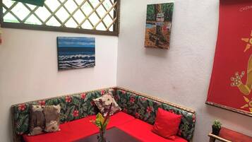 Villa, 1 Bedroom, Patio, Garden View | Ruang tamu | TV skrin rata, Netflix, perkhidmatan penstriman