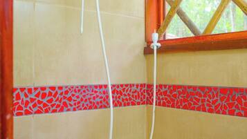 Vila, 1 kamar tidur, patio, pemandangan kebun | Kamar mandi | Shower